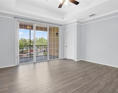 6412 Queens Borough Avenue - Photo Thumbnail 9