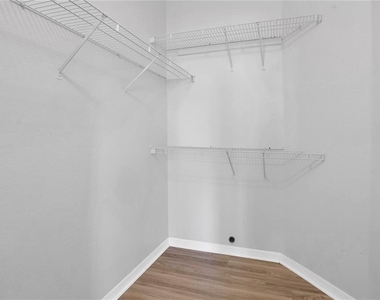 6412 Queens Borough Avenue - Photo Thumbnail 20