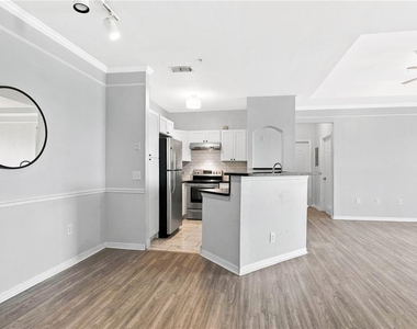 6412 Queens Borough Avenue - Photo Thumbnail 4