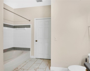 6412 Queens Borough Avenue - Photo Thumbnail 19