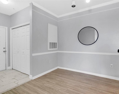 6412 Queens Borough Avenue - Photo Thumbnail 5