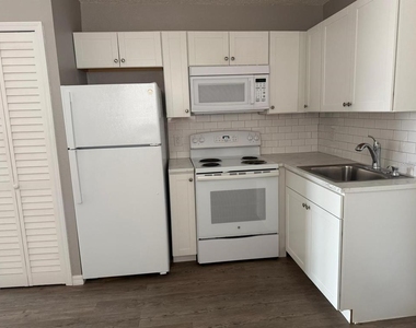 500 Las Palmas Circle - Photo Thumbnail 5