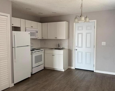 500 Las Palmas Circle - Photo Thumbnail 3
