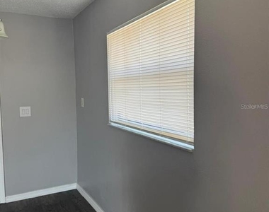 500 Las Palmas Circle - Photo Thumbnail 6