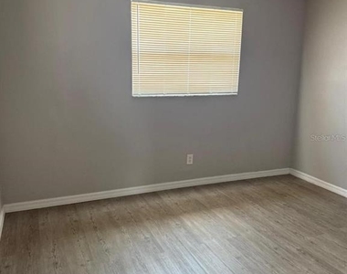 500 Las Palmas Circle - Photo Thumbnail 7