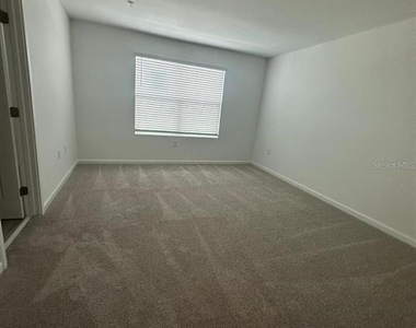 12431 Shipwatch Street - Photo Thumbnail 5