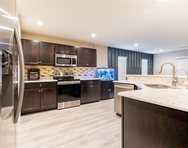 2942 Fieldwood Circle - Photo Thumbnail 6