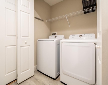 2942 Fieldwood Circle - Photo Thumbnail 7