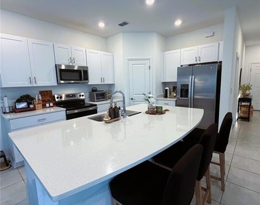 2966 Canary Avenue - Photo Thumbnail 2