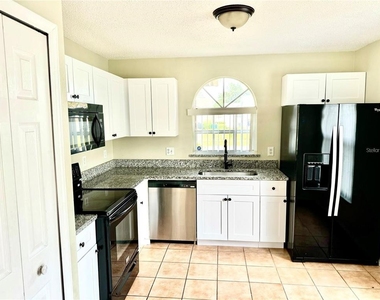 7808 Laurel Oak Lane - Photo Thumbnail 2