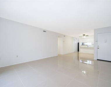 5317 Curry Ford Road - Photo Thumbnail 4