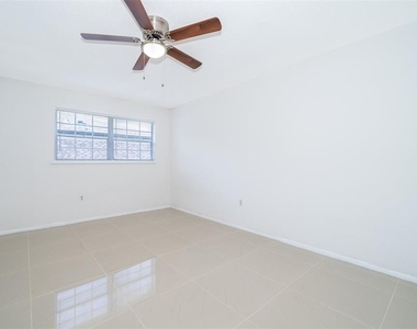5317 Curry Ford Road - Photo Thumbnail 11