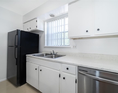 5317 Curry Ford Road - Photo Thumbnail 15