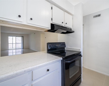 5317 Curry Ford Road - Photo Thumbnail 9