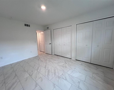 5317 Curry Ford Road - Photo Thumbnail 7