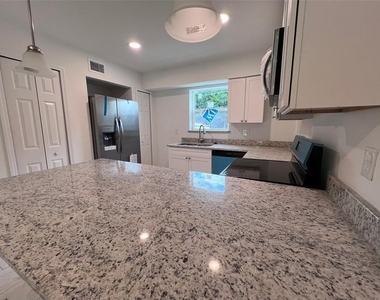 5317 Curry Ford Road - Photo Thumbnail 3