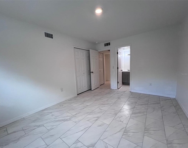 5317 Curry Ford Road - Photo Thumbnail 10