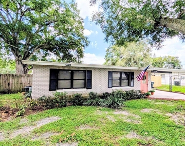 19 Lamplight Lane - Photo Thumbnail 1