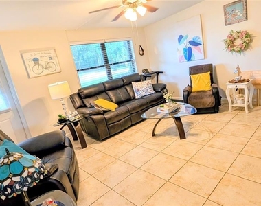 19 Lamplight Lane - Photo Thumbnail 4
