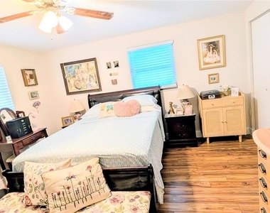 19 Lamplight Lane - Photo Thumbnail 6