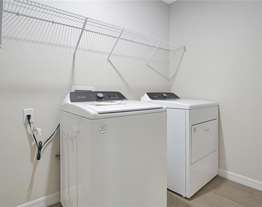 3889 Geranium Avenue - Photo Thumbnail 28