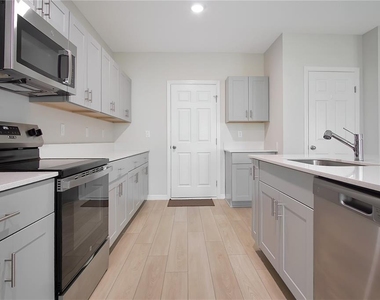 3889 Geranium Avenue - Photo Thumbnail 5