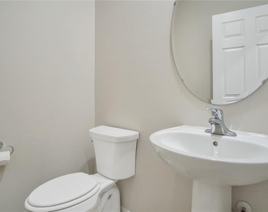 3889 Geranium Avenue - Photo Thumbnail 10