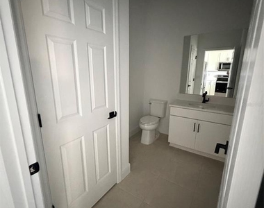 7163 Sw 56th Place - Photo Thumbnail 4