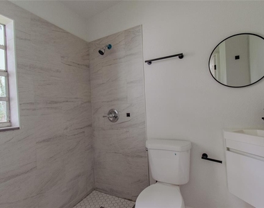 906 San Domingo Road - Photo Thumbnail 13
