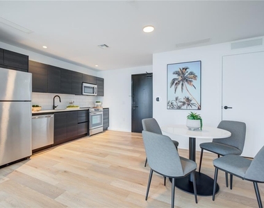 435 N Orange Avenue - Photo Thumbnail 47