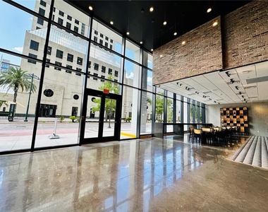 435 N Orange Avenue - Photo Thumbnail 1