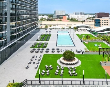 435 N Orange Avenue - Photo Thumbnail 12