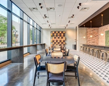 435 N Orange Avenue - Photo Thumbnail 5
