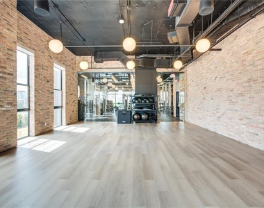 435 N Orange Avenue - Photo Thumbnail 20
