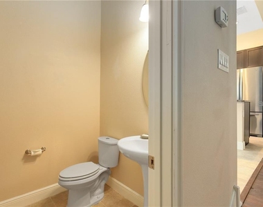1412 Lobelia Drive - Photo Thumbnail 10
