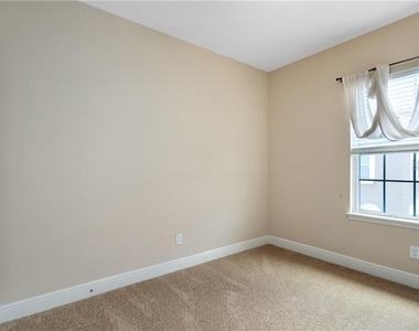 1412 Lobelia Drive - Photo Thumbnail 11