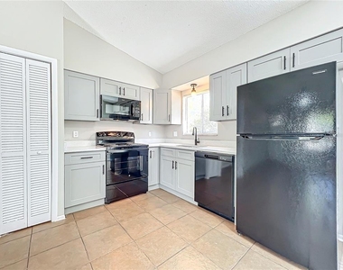 13868 Lena Street - Photo Thumbnail 10