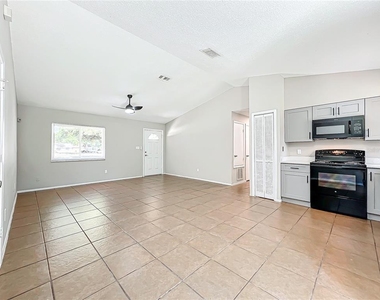 13868 Lena Street - Photo Thumbnail 9