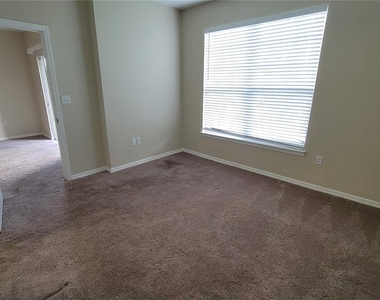 3702 Palm Desert Lane - Photo Thumbnail 7