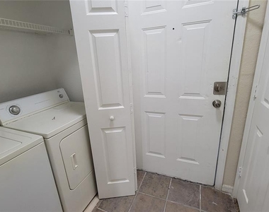 3702 Palm Desert Lane - Photo Thumbnail 10