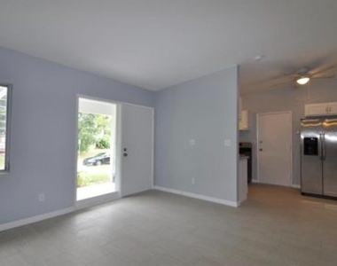 1332 Hillcrest Drive - Photo Thumbnail 4
