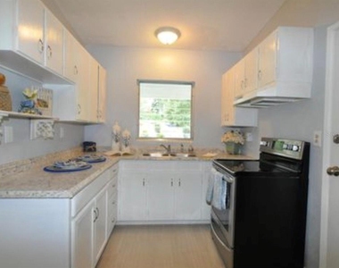1332 Hillcrest Drive - Photo Thumbnail 7
