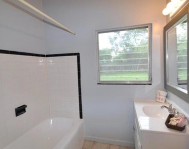 1332 Hillcrest Drive - Photo Thumbnail 14