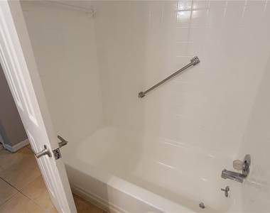 863 Sky Lake Circle - Photo Thumbnail 16