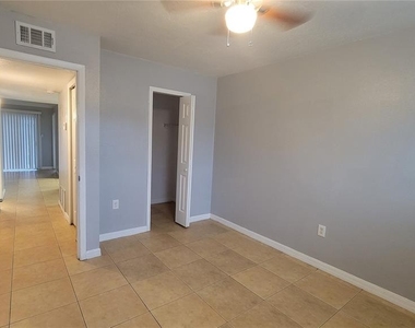 863 Sky Lake Circle - Photo Thumbnail 5