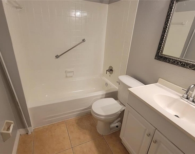 863 Sky Lake Circle - Photo Thumbnail 9