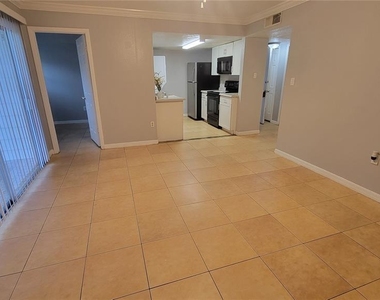 863 Sky Lake Circle - Photo Thumbnail 22