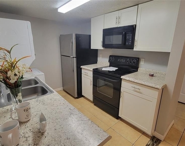 863 Sky Lake Circle - Photo Thumbnail 21