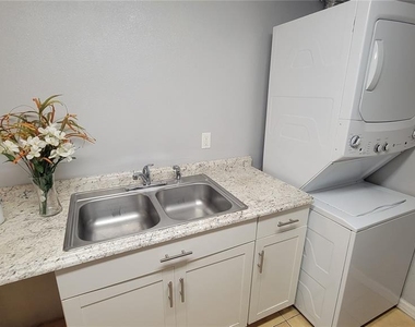 863 Sky Lake Circle - Photo Thumbnail 30