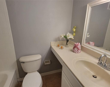 863 Sky Lake Circle - Photo Thumbnail 15